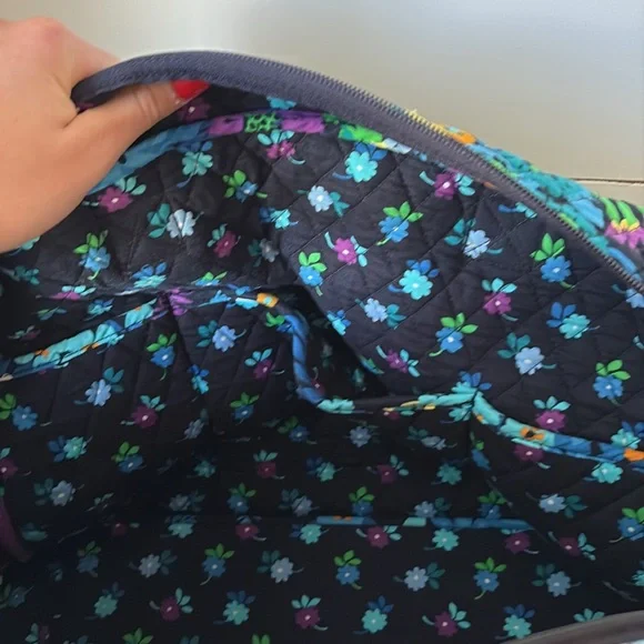Vera Bradley duffle bag. - Picture 6 of 7